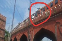 दिल्ली: चलती ट्रेन के ऊपर बैठकर युवकों ने किया खतरनाक सफर, वीडियो वायरल