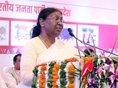 द्रौपदी मुर्मू चुनी गईं देश की पहली महिला आदिवासी राष्ट्रपति, 25 जुलाई को  शपथग्रहण - draupadi murmu elected indias new president lkm – News18 हिंदी