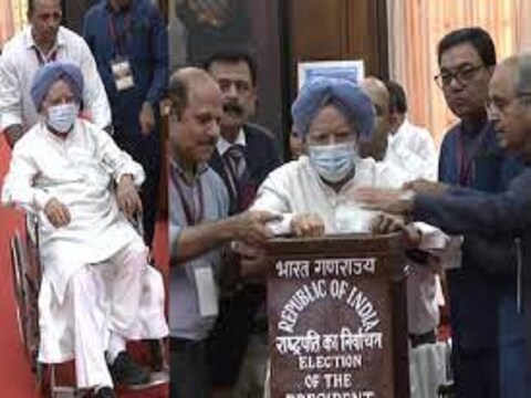 पूर्व प्रधानमंत्री लोकतंत्र जिम्मेदारी का निर्वहन करते हुए आज संसद में राष्ट्रपति चुनाव में वोट दिया 
 फोटो साभार- न्यूज़18 तेलगु 
