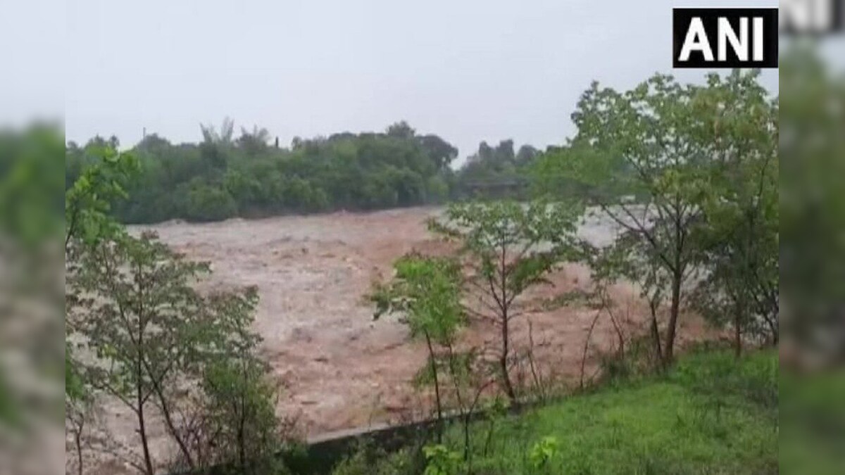 गुजरात में बाढ़ की स्थिति पर है पीएम मोदी की नजर बचाव और राहत अभियान के लिए दिए निर्देश