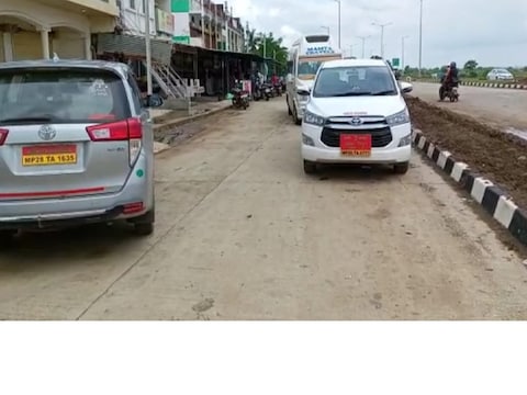 इनकम टैक्स छापों को लेकर यह सियासत ऐसे वक्त में हो रही है जब राष्ट्रपति पद के दोनों उम्मीदवार या तो भोपाल में है या आने वाले हैं.