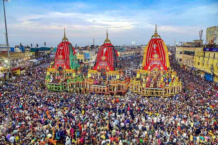  ओडिशा के पुरी में भगवान जगन्नाथ की रथ यात्रा का शुभारंभ हो गया है. 1 से 12 जुलाई तक चलने वाली रथयात्रा उत्सव में इस साल लाखों श्रद्धालुओं के शामिल होने की उम्मीद है.