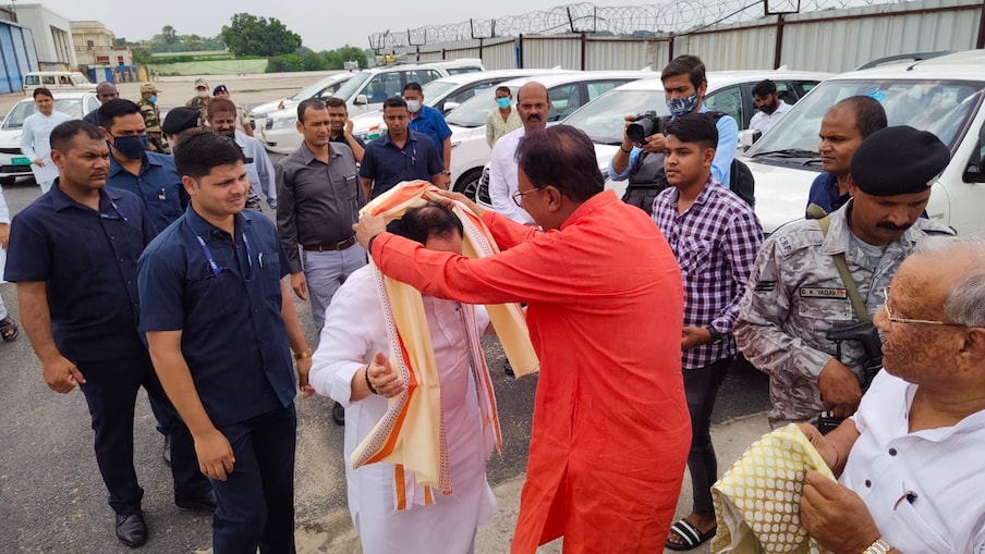 रोड शो में जेपी नड्डा के साथ प्रदेशाध्यक्ष संजय जायसवाल, रविशंकर प्रसाद, मंत्री नितिन नवीन समेत बिहार बीजेपी के सभी बड़े नेता मौजूद रहे. स्थानीय नेताओं, कार्यकर्ताओं व समर्थकों में भारी उत्साह देखा गया.