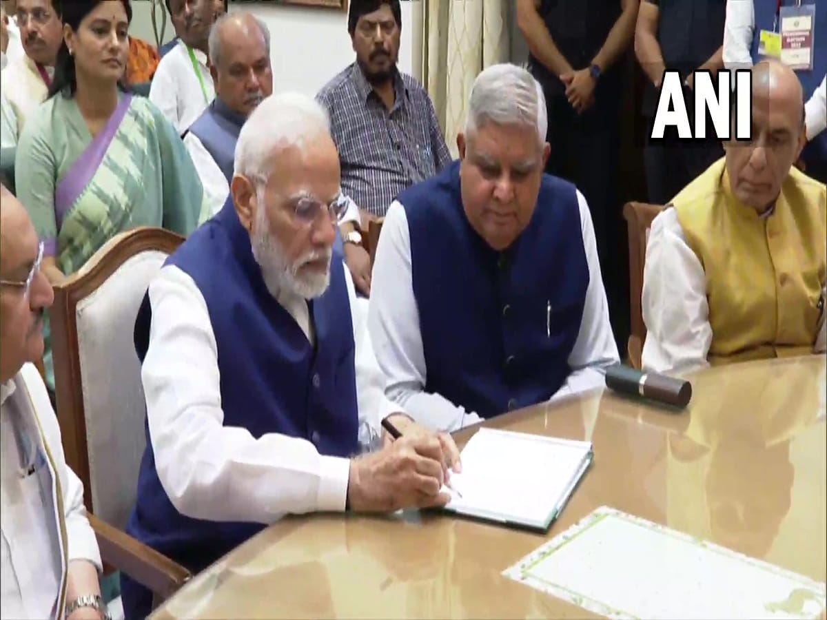 Jagdeep Dhankhar files nomination