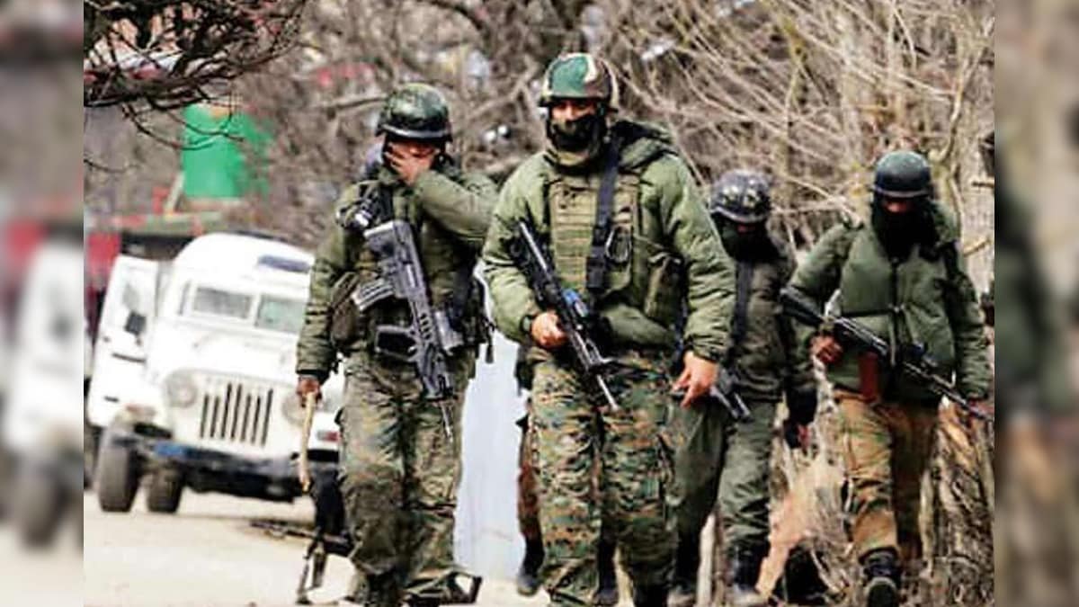 अमरनाथ यात्रा के बीच जम्मू कश्मीर में आतंकी हमला आतंकियों ने पुलिसकर्मी को गोली मारी