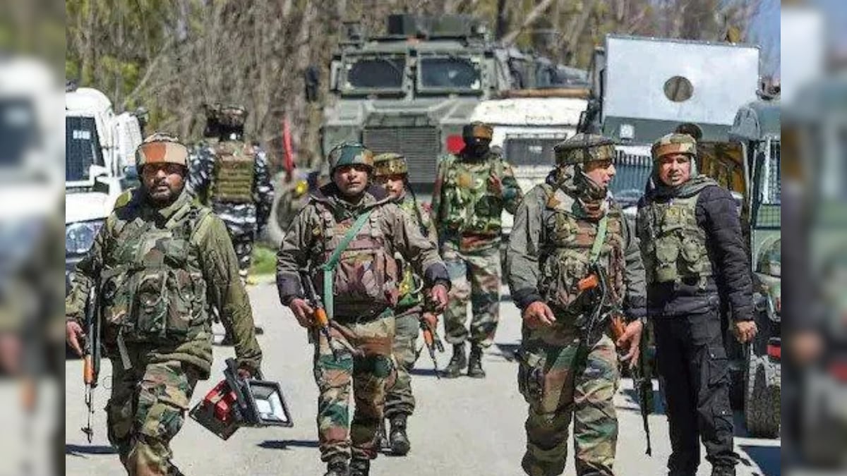 जम्मू कश्मीर: पुलवामा में आतंकवादियों का हमला सीआरपीएफ का एक अधिकारी हुआ घायल