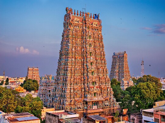 मदुरै स्थित मीनाक्षी अम्मन मंदिर (फोटो क्रेडिट- Shutterstock)