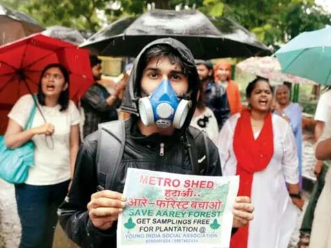 नोटिस जारी किए जाने के बावजूद विरोध प्रदर्शन करने पहुंचे दो लोगों को हिरासत में लिया गया है. (फाइल फोटो)