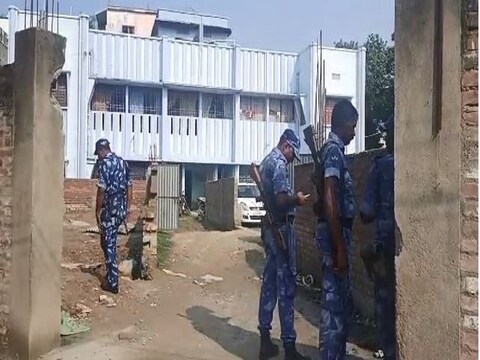 NIA की टीम ने नूरुद्दीन जंगी के घर छापेमारी की है.