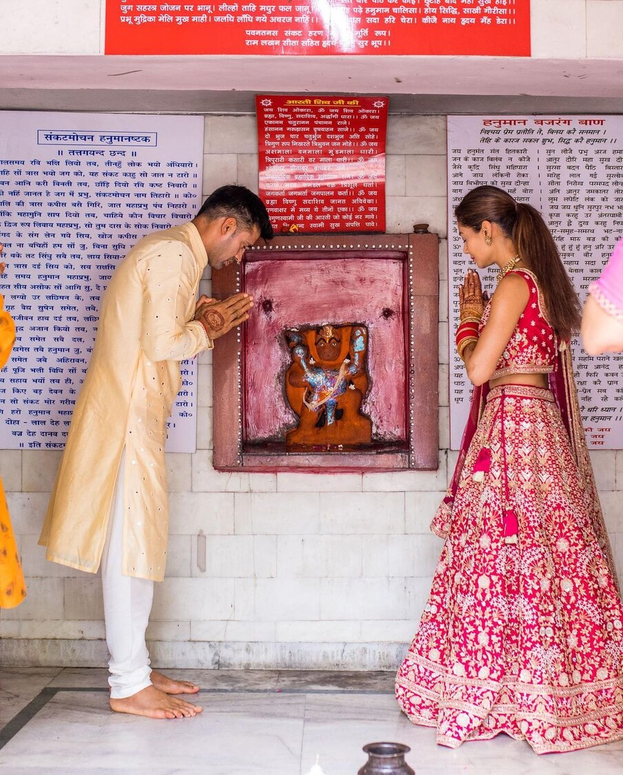  बता दें कि कपल ने 12 साल के लंबे इंतजार के बाद आखिरकार हमेशा के लिए एक-दूजे के हो गए हैं. कपल ने 9 जुलाई को सात फेरे लिए. मुंबई से दूर इस कपल ने यूपी की खूबसूरत जगह आगरा में शादी रचाई थी.(PHOTO Credit: @ sangramsingh_wrestlerInstagram)