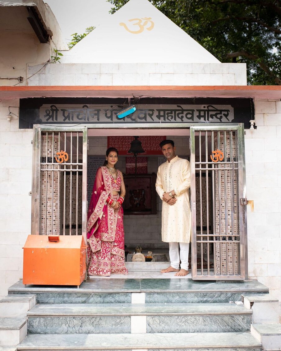  रेसलर संग्राम सिंह ने अपने सोशल मीडिया भी पोस्ट किया और लिखा ,”महादेव के आशिर्वाद से हमने अपने विवाह की रस्मों की शुरुआत की, उन्हीं की कृपा से अब जीवन के नए सफर के लिए आशीर्वाद लिया, आप सबका बहुत आभार हमें इतनी दुआएं और प्यार देने के लिए.(PHOTO Credit: @ sangramsingh_wrestler Instagram)