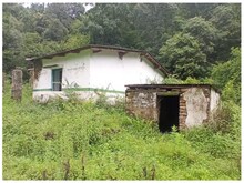 पिथौरागढ़: खंडहर हो रहे जिले के सरकारी स्कूलों के भवन, जानें मामला