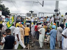 MSP को लेकर सड़कों में उतरे अन्नदाता, पंजाब में किसानों का 'रेल रोको' आंदोलन