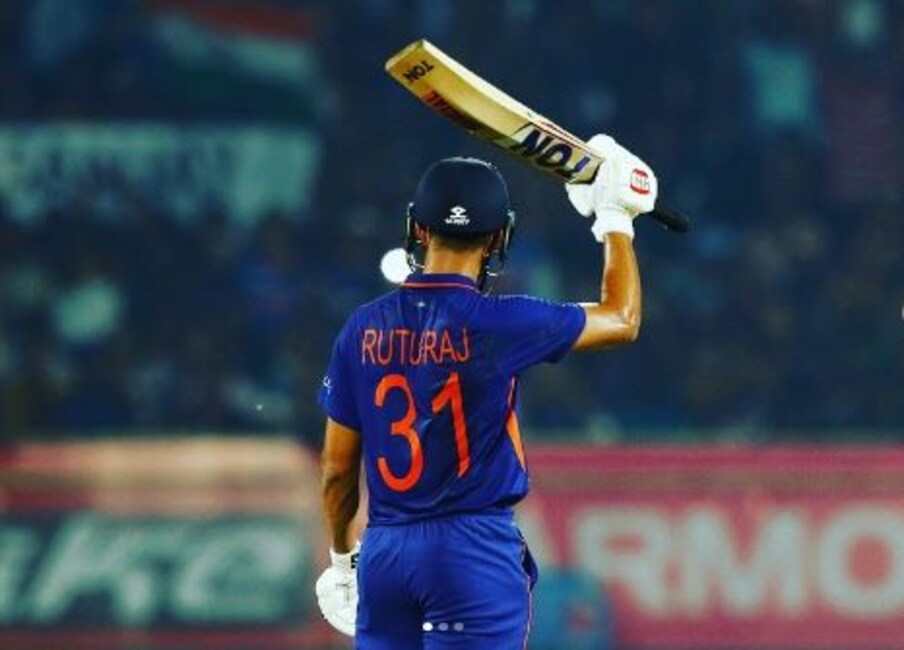  ऋतुराज गायकवाड़ को विंडीज के खिलाफ वनडे सीरीज के लिए टीम में चुना गया था लेकिन उन्हें प्लेइंग इलेवन में शामिल नहीं किया गया. गायकवाड़ के लिए आईपीएल का 15वां सीजन शानदार रहा था. उन्होंने चेन्नई सुपरकिंग्स के लिए बेहतरीन प्रदर्शन किया था और वह सीएसके की ओर से सर्वाधिक रन बनाने वाले बल्लेबाज थे. (Instagram)