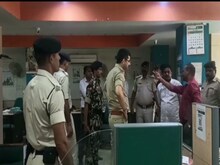 गार्ड की सतर्कता से बैंक लूट की वारदात टली, फायरिंग करते हुए भागे बदमाश