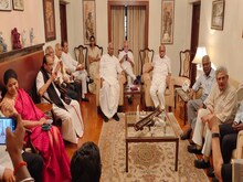 उपराष्ट्रपतिः कैसे जीतेंगी विपक्ष की उम्मीदवार मार्गरेट अल्वा, पवार के घर मंथन