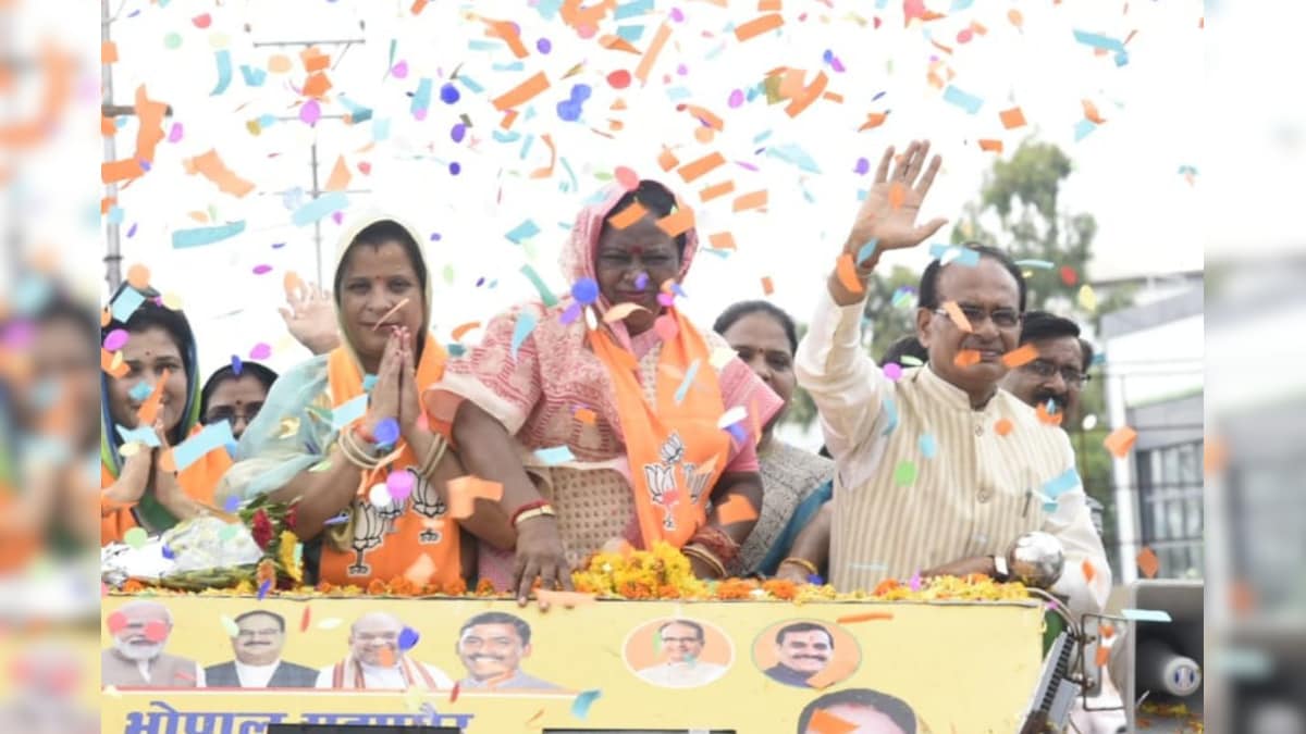 एमपी नगरीय निकाय चुनाव: सीएम शिवराज का तूफानी रोड शो, 20 किमी दौड़ा रथ, भीगते हुए मांगे वोट