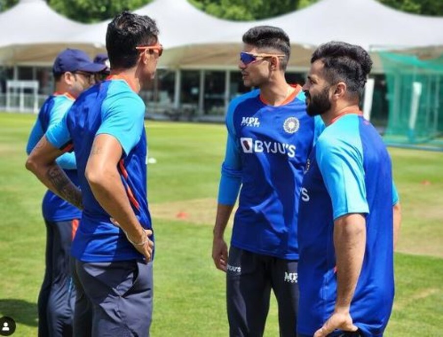  शुभमन गिल टॉप ऑर्डर में शामिल होने की दौड़ में पहले नंबर पर हैं. गिल ने विंडीज के खिलाफ तीसरे और आखिरी वनडे में नाबाद 98 रन की पारी खेली. उनकी लंबे समय बाद वनडे टीम में वापसी हुई है. इस मौके को उन्होंने भुनाने में कोई कोर कसर नहीं छोड़ी है. (Instagram)