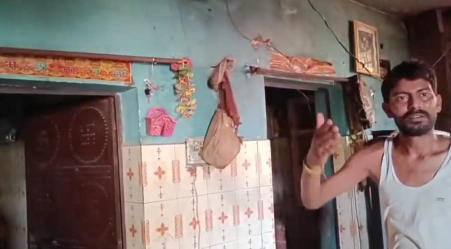  इस बारे में मीडिया से बात करते हुए सुनील ने कहा कि रविवार होने के चलते वह अपने पूरे परिवार के साथ घर में बैठे थे, तभी दोपहर करीब 3:00 बजे कुछ चटखने की आवाज आई. इसके बाद बिजली के खंबे के पास से तार टूट गई और पूरे घर में बिजली से चलने वाले सम्मान में से धुआं निकलना शुरू हो गया और घर की लाइट चली गई.
