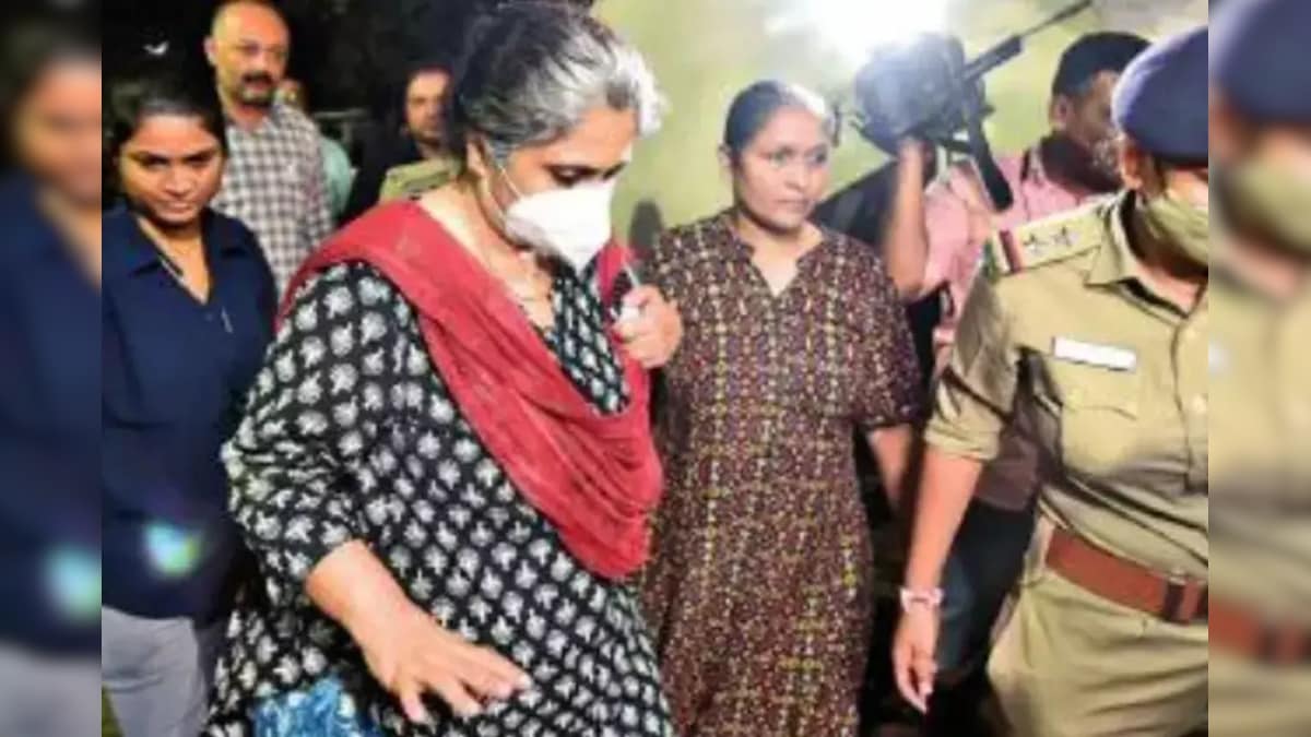 गुजरात: अदालत ने तीस्ता सीतलवाड़ पूर्व IPS श्रीकुमार को 14 दिनों की न्यायिक हिरासत में भेजा