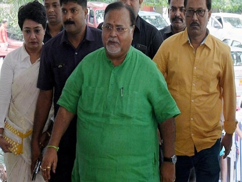 पश्चिम बंगाल के मंत्री पार्थ चटर्जी ने कहा समय आने पर सब कुछ पता चल जाएगा. (ANI Photo)