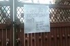 लखनऊ में महिला ने लगाया 'मकान बिकाऊ है' का पोस्टर, जानिए क्या है पूरा मामला