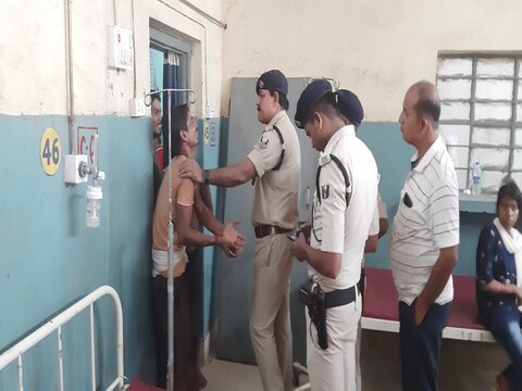 बिहार के जहानाबाद में हुई हत्या की घटना के बाद मामले की पड़ताल के लिए पहुंची पुलिस