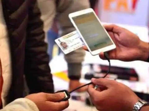 Aadhaar Card होल्डर अब अपनी पहचान फेस ऑथेंटिकेशन के जरिए कन्फर्म कर सकते हैं.