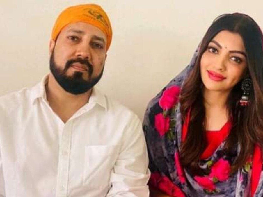  पहले भी दोनों के अफेयर को लेकर खबरें थीं लेकिन तब आकांक्षा ने साफ तौर पर इनकार कर दिया था कि वे मीका से शादी नहीं कर रही हैं.