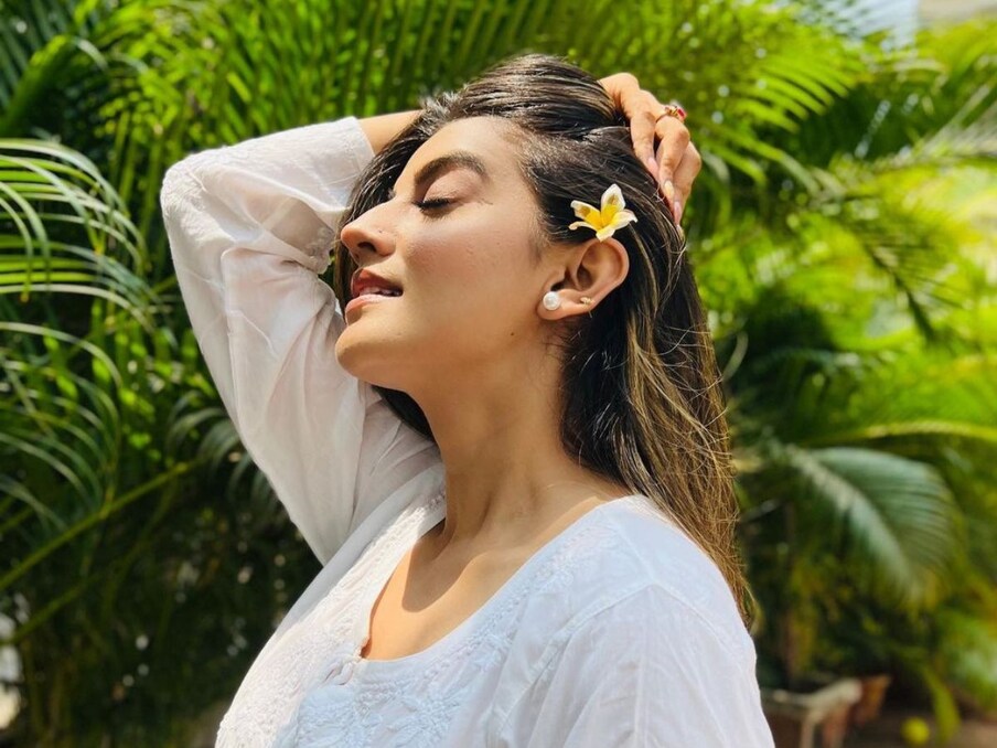  अक्षरा का ग्लैमरस लुक बॉलीवुड एक्ट्रेसेस से कम नहीं है. .(Photo Source- Akshara Singh Instagram)