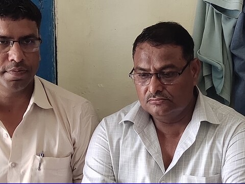 कुल 1 लाख 95 हजार रुपए एसआई के कमरे से बरामद हुए जिसे एसीबी की टीम ने जब्त कर लिया है.  
