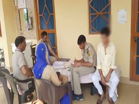 मंडी जिला के जोगिंद्रनगर के तहत लडभड़ोल पुलिस चौकी की टीम ने एक व्यक्ति से चरस की भारी खेप बरामद की.