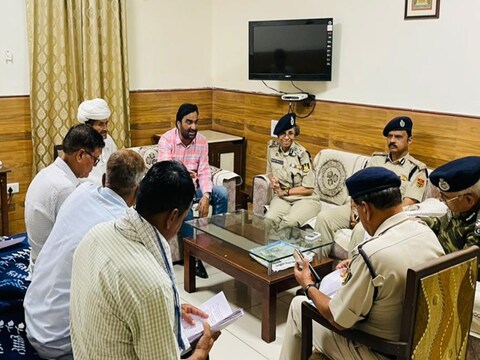 Rajasthan News: जोधपुर में खुदकुशी करने वाले सीआरपीएफ जवान नरेश जाट की पत्नी को सरकारी नौकरी मिलेगी. 