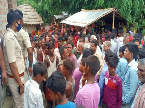 बिजली के तार की चपेट में आने से बेटे, मां और दादा की मौत हो गई. (न्‍यूज 18 हिन्‍दी)