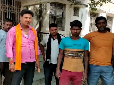 नशे में धुत पिता ने घर में सो रहे बेटे के सिर में गोली मार दी. (न्यूज 18 हिन्दी)