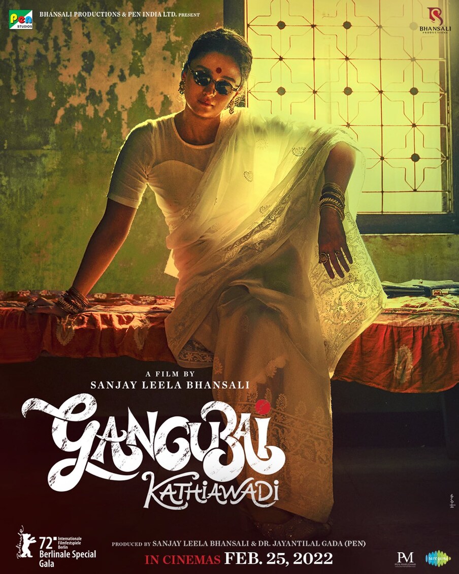  गंगूबाई काठियावाड़ी (203.9 करोड़) : संजय लीला भंसाली द्वारा निर्देशित इस फिल्म में आलिया भट्ट, शांतनु माहेश्वरी, विजय राज, इंदिरा तिवारी हैं. (फोटो क्रेडिट : Instagram @Film Poster)