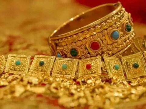 सरकार ने जुलाई की शुरुआत में सोने पर आयात शुल्‍क 5 फीसदी बढ़ा दिया था. 