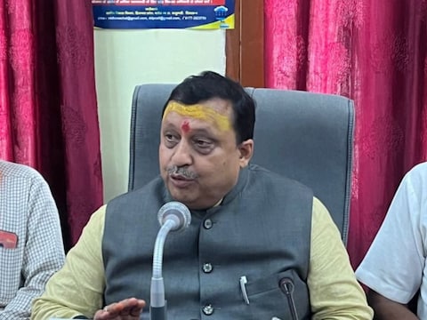 मंत्री वीरेंद्र कंवर ने कहा कि उनका कॅरियर बेदाग रहा है और ऐसे में कोई गलत बात कहेगा तो वे बर्दाश्त नहीं करेंगे. 