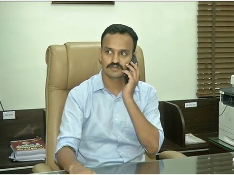 Indore News: इंदौर में बेटे ने पिता की हत्या कर दी. डीसीपी रजत सकलेचा ने बताया कि आरोपी की तलाश जारी है. 