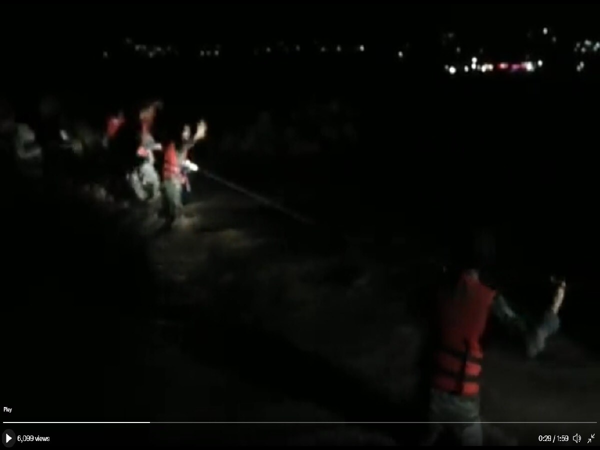 VIDEO 'जल प्रलय' के बीच जांबाज सैनिकों ने बचाई 4 जिंदगियां, आधी रात