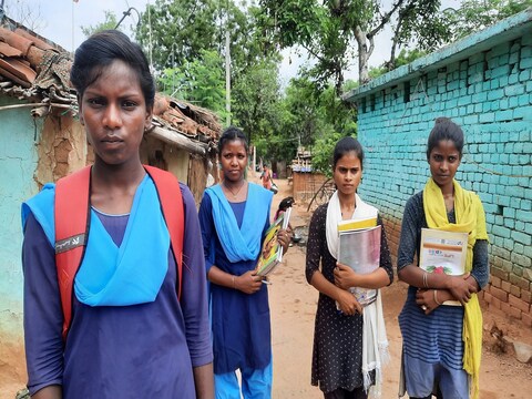 महादलित समाज की 4 बेटियां मैट्रिक की परीक्षा देकर गांव में शिक्षा के प्रसार में सहायक बनेंगी. (न्‍यूज 18 हिन्‍दी)