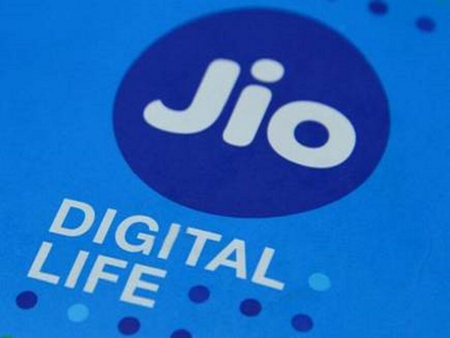  इस प्लान में सब्सक्रिप्शन के तौर पर ग्राहकों को मुफ्त नेटफ्लिक्स, अमेज़न प्राइम और डिज़्नी+ Hotstar का एक्सेस मिलेगा. इसके अलावा इसमें फैमिली प्लान के तहत 1 अडिशनल सिम कार्ड दिया जाता है. साथ ही इस प्लान जियो ऐप्स का सब्सक्रिप्शन मुफ्त मिलता है.