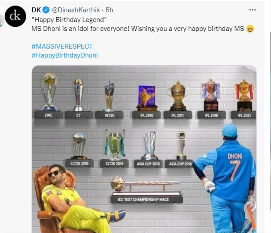  दिनेश कार्तिक ने भी धोनी को जन्मदिन पर बधाई दी. उन्होंने धोनी की एक तस्वीर शेयर की जिसमें उनकेद्वारा जीते खिताब नजर आ रहे हैं. (Twitter)