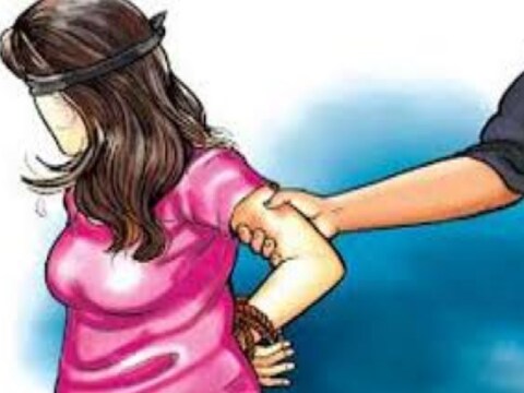 रुद्रप्रयाग के एक गांव की किशोरी की शिकायत पर पुलिस व परिजन परेशान होते रहे.
