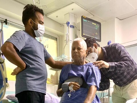 राजद सुप्रीमो लालू प्रसाद यादव के स्‍वास्‍थ्‍य में लगातार सुधार हो रहा है और उनको जल्‍द ही दिल्‍ली एम्‍स से डिस्‍चाज कर दिया जाएगा. (न्‍यूज 18 हिन्‍दी)