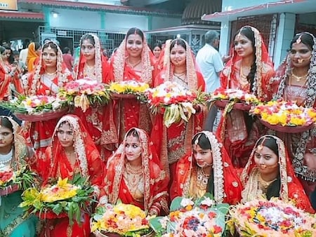 PHOTOS: बिहार का ऐसा लोकपर्व जिसमें महिलाएं होती हैं पुरोहित, पति की सलामती के लिए मांगती हैं दुआ - madhushravani vrat 2022 newly wed woman pray husband long life herself become priest