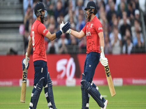 ENG vs SA T20: जॉनी बेयरस्टो और मोईन अली के बीच हुई रिकॉर्ड शतकीय साझेदारी की मदद से इंग्लैंड ने दक्षिण अफ्रीका को पहले टी20 में हराया. (England cricket twitter)