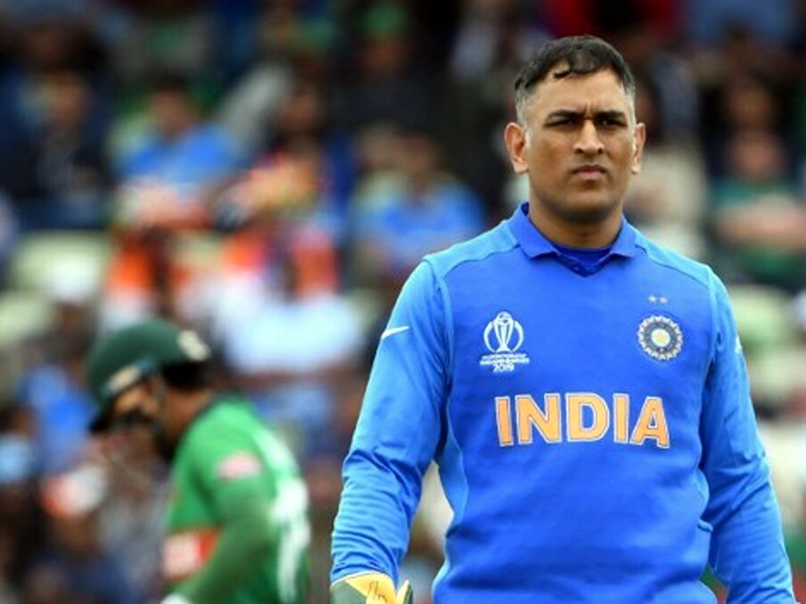  एमएस धोनी ने एशिया कप में सबसे अधिक 43 शिकार किए हैं. इसमें 31 मैच और 12 स्टंपिंग शामिल है. मौजूदा खिलाड़ियों की बात करें तो बांग्लादेश के मुशफिकुर रहीम 19 शिकार के तीसरे नंबर पर हैं. ऐसे में धोनी के इस रिकॉर्ड का टूटना भी असंभव है. (AFP)