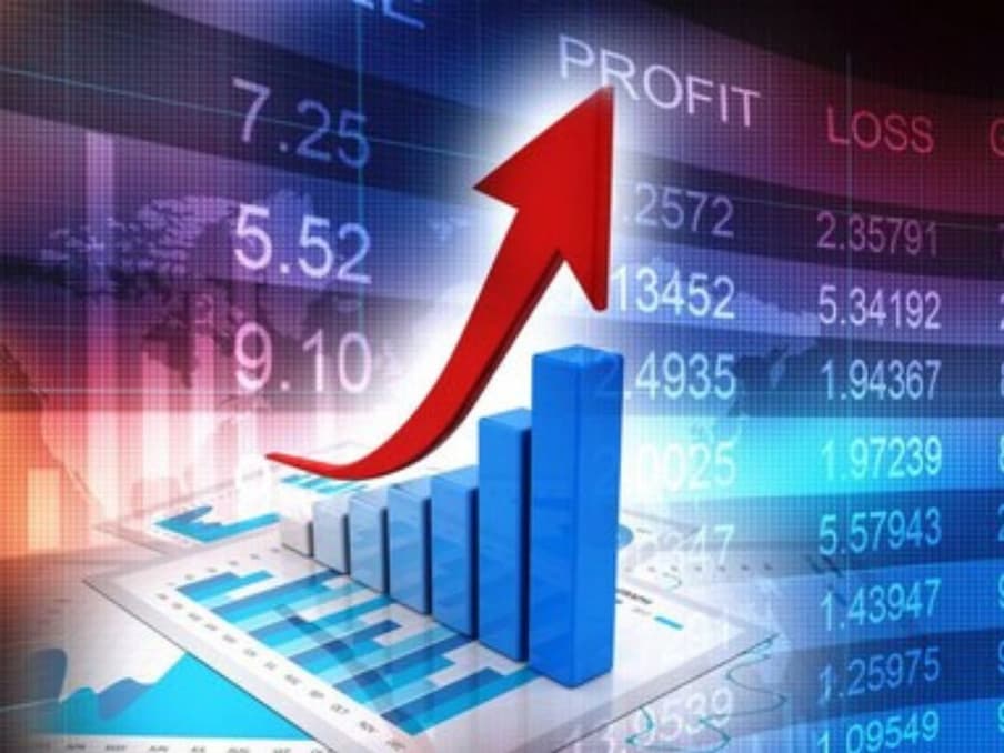एसईएल मैन्युफैक्चरिंग (Sel Manufacturing) : एसईएल मैन्युफैक्चरिंग कंपनी लिमिटेड एक भारतीय वर्टीकल इंटीग्रेटेड मल्टी-प्रोडक्ट टेक्सटाइल कंपनी है. कंपनी यार्न, फैब्रिक, रेडीमेड गारमेंट्स और तौलिया बनाने, प्रोसेसिंग और उनका कारोबार करती है. इस साल जनवरी में एसईएल मैन्युफैक्चरिंग (Sel Manufacturing Share Price) के एक शेयर की कीमत 49 रुपये थी. जोकि अब बढ़कर 965 रुपये हो गई है. इस तरह वर्ष 2022 में एसईएल मैन्युफैक्चरिंग के स्टॉक ने निवेशकों को 2000% रिटर्न दिया है. निवेशकों के एक लाख रुपये को इस शेयर ने महज 6 महीने में 19.69 लाख रुपये बना दिए हैं.