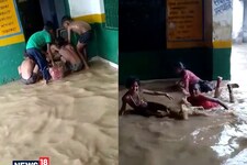 आगरा में बारिश ने खोली स्कूल की पोल, देखें Video कैसे स्वीमिंग पूल बनी क्लास